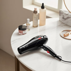 Secador AirFlex Pro com distribuição uniforme de calor para secagem rápida e controle de frizz
